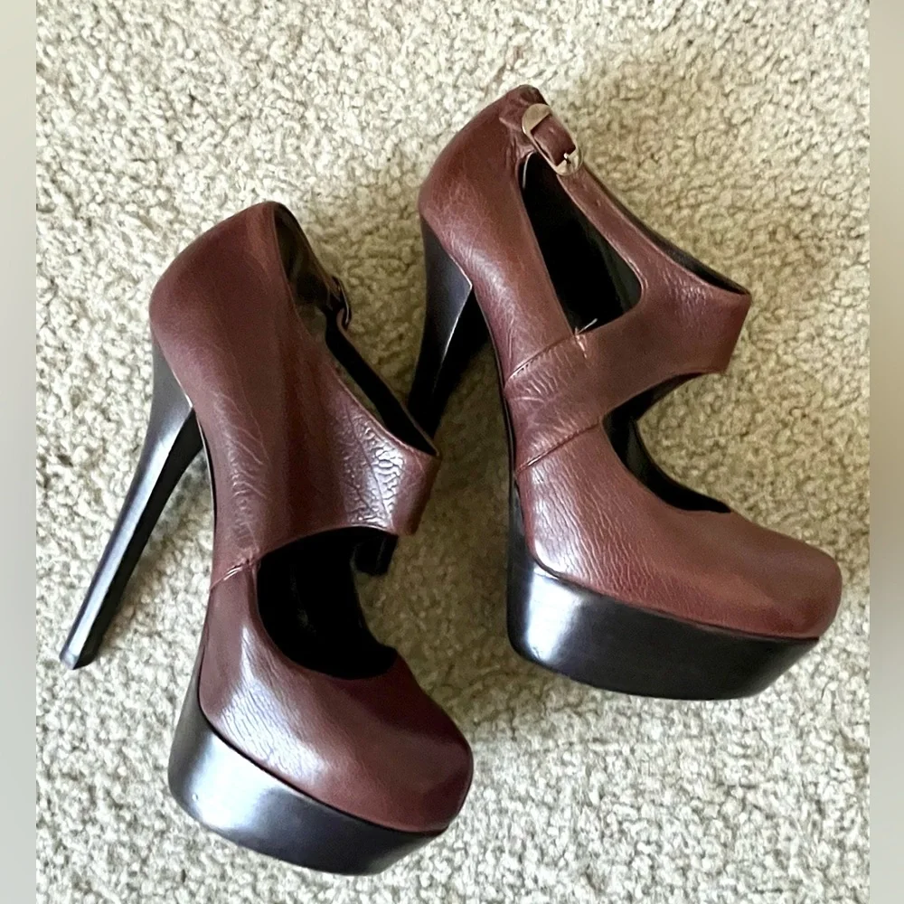 Fendi Butterfly Platform Heels EU 37/US 6.5 Vacchetta Marrone Mary Jane Pumps